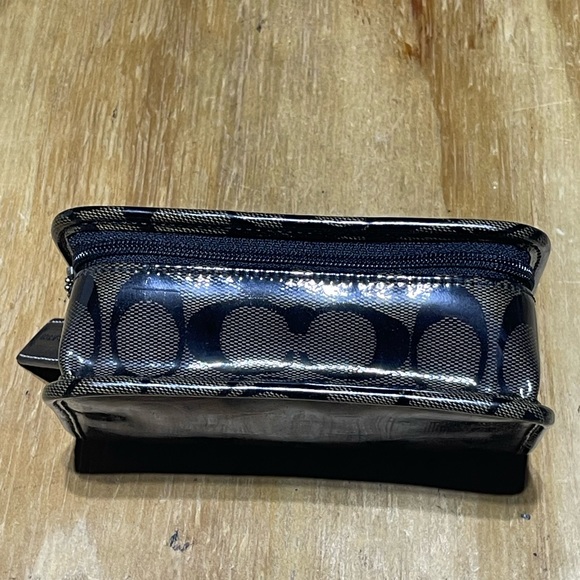 Coach cosmetic case w/mirror black logo - Picture 11 of 12